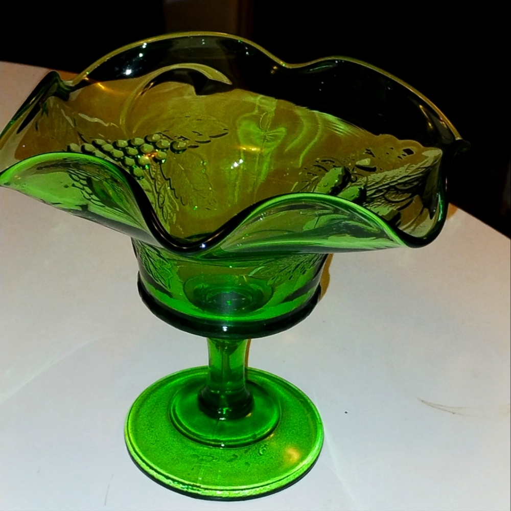 VINTAGE L G WRIGHT DEPRESSION GLASS GREEN STRAWBERRY AND CURRANTS COMPOTE